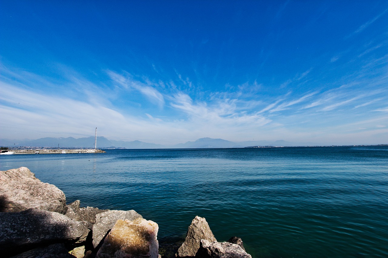 garda  sirmione  lombardy free photo