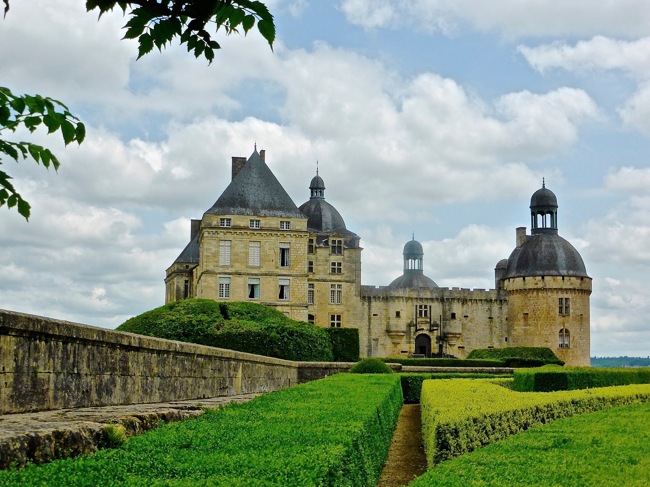 garden hautefort chateau free photo