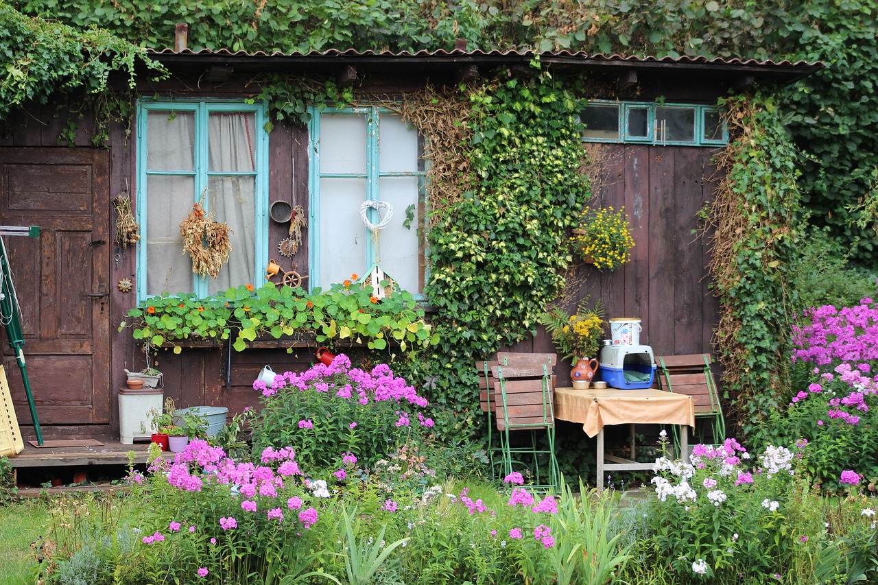 garden shed wooden house free photo