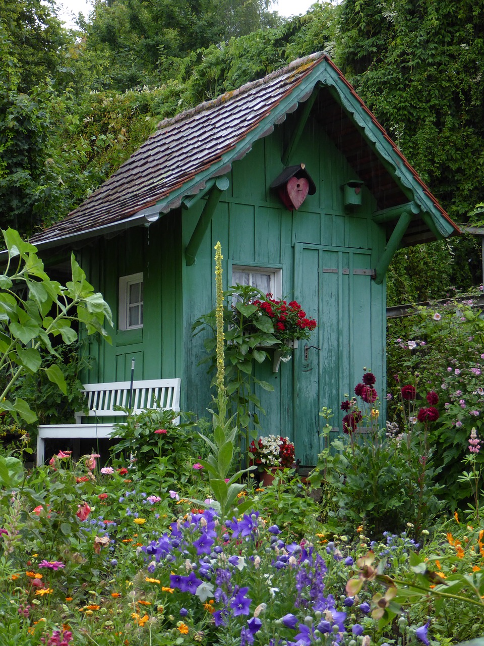 garden  garden shed  romance free photo