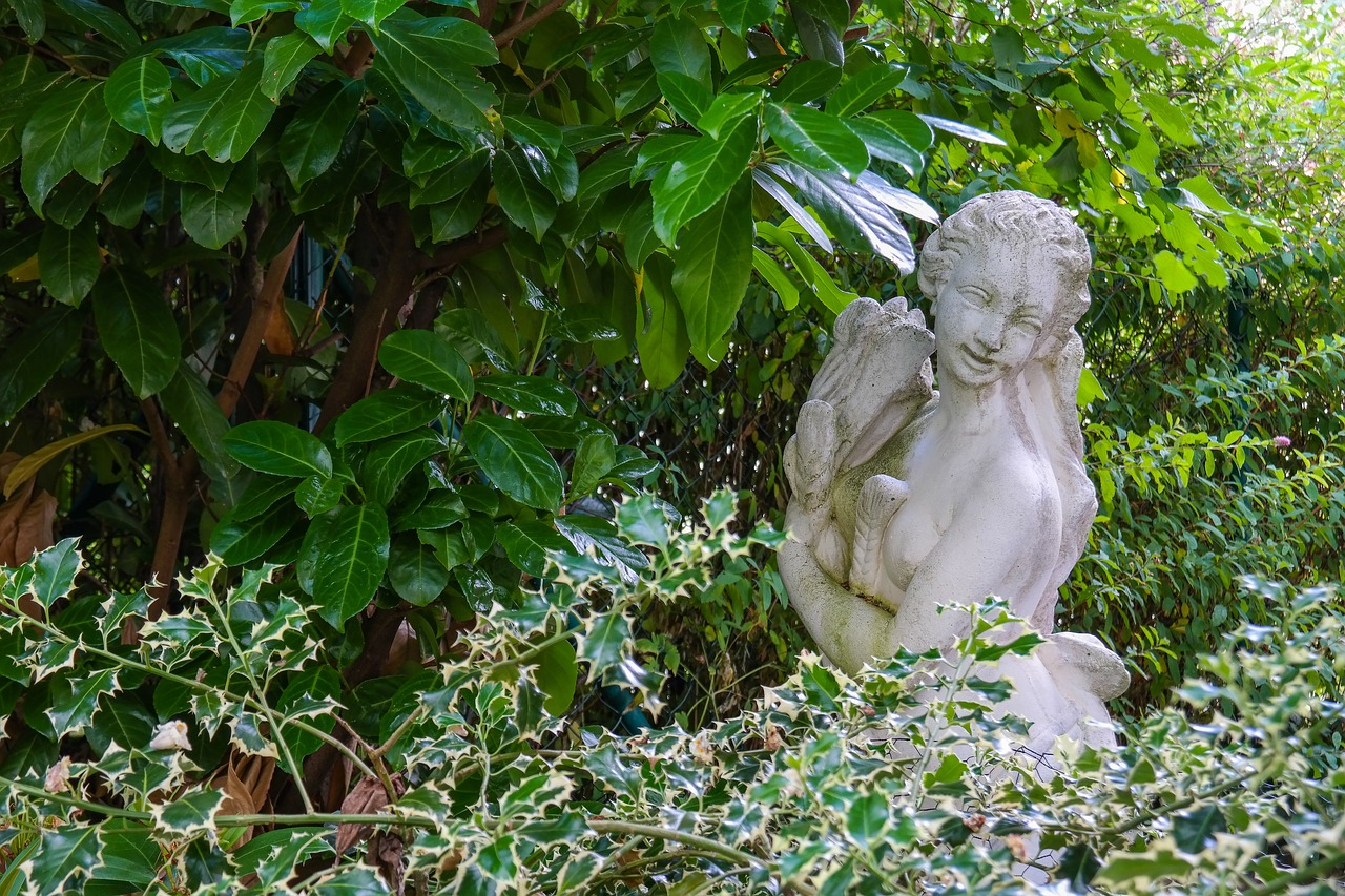garden  female statue  female figure free photo