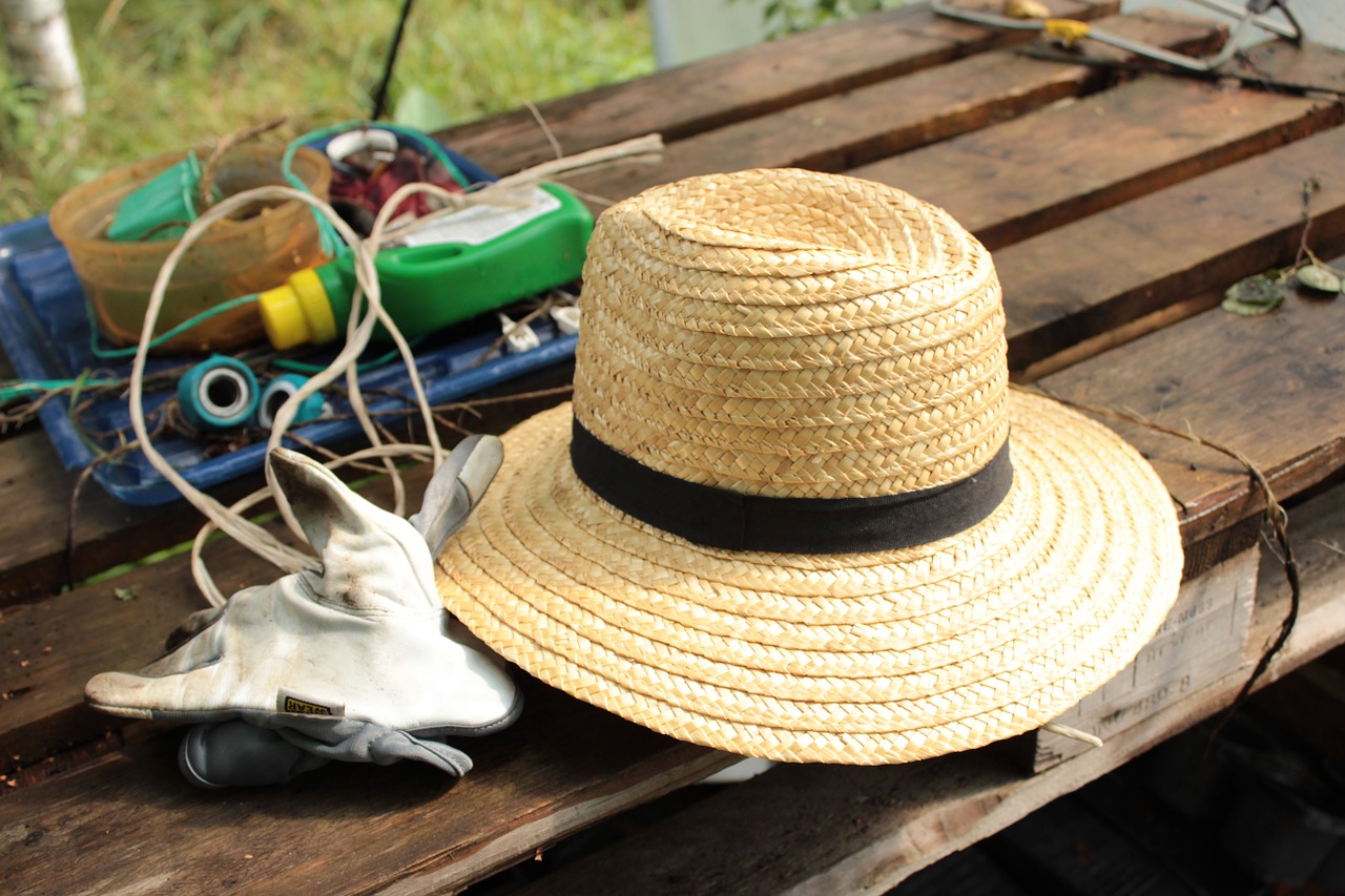 garden hat straw hat free photo