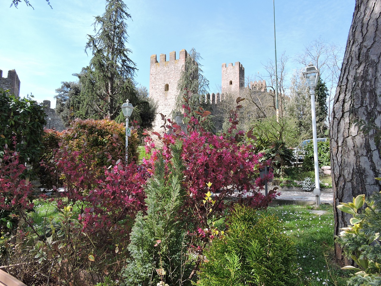 garden castle spring free photo