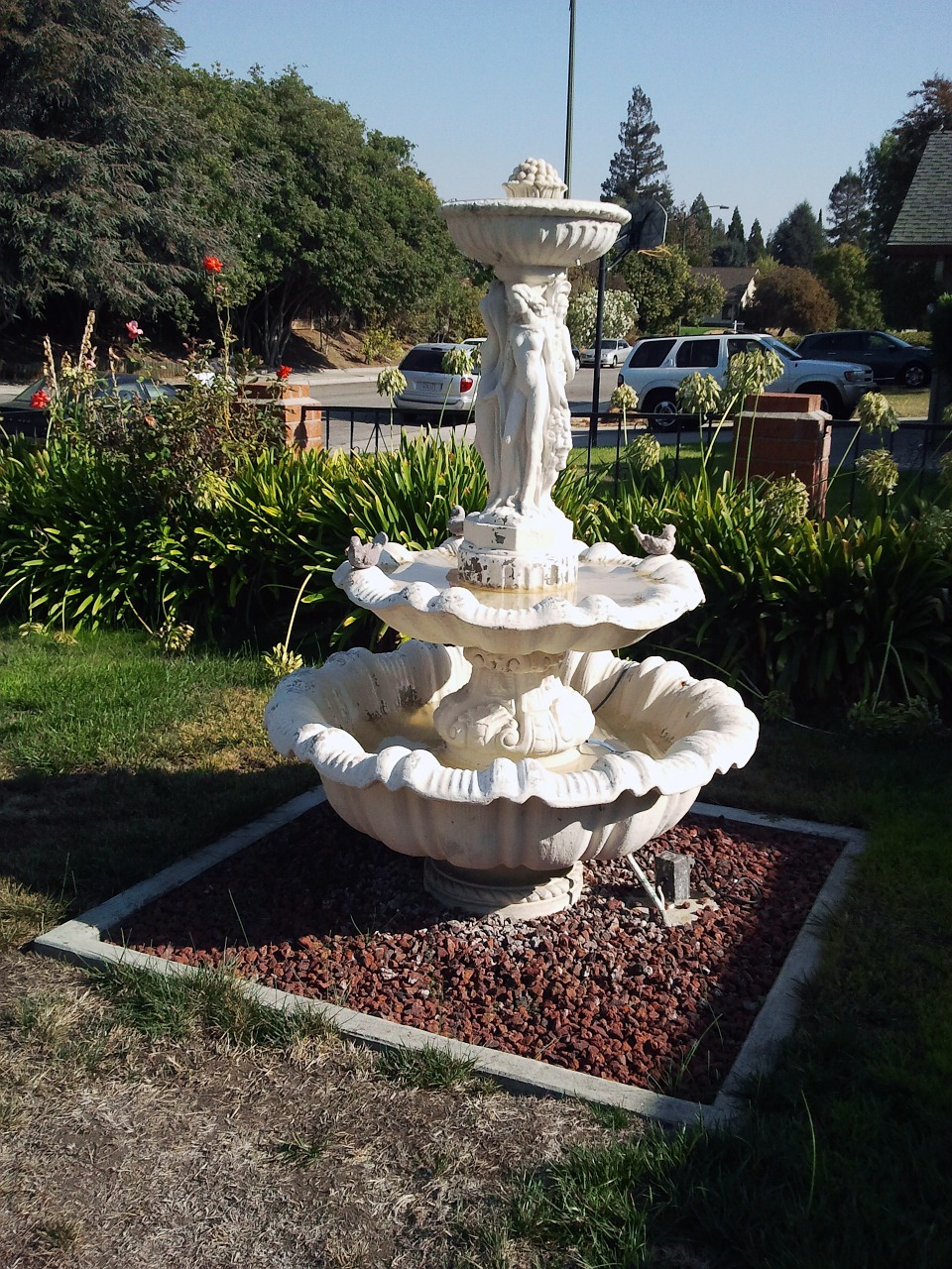 garden fountain outdoor free photo