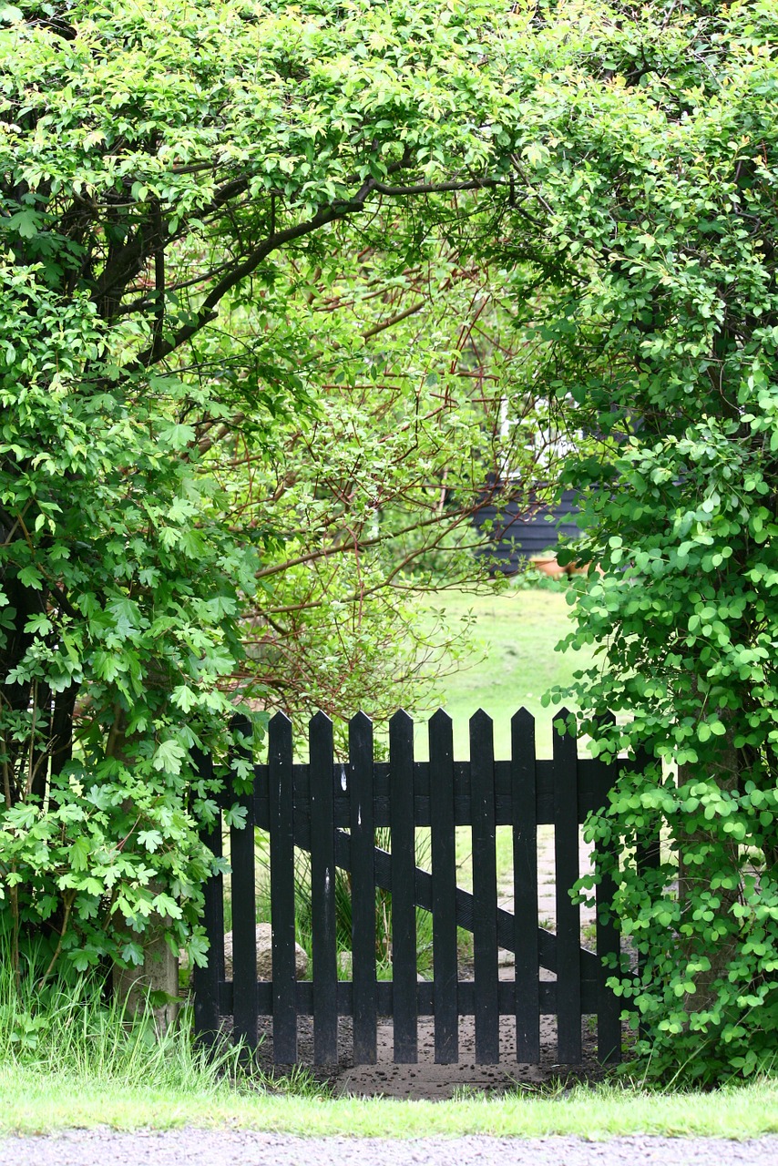 garden gate holiday house vacation free photo
