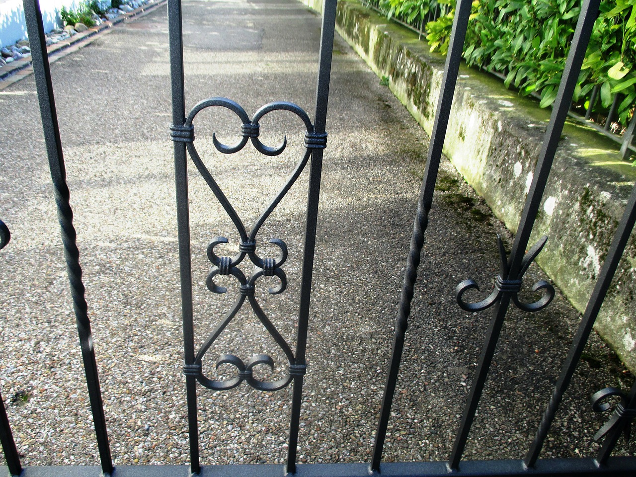 garden gate cast iron ornament free photo