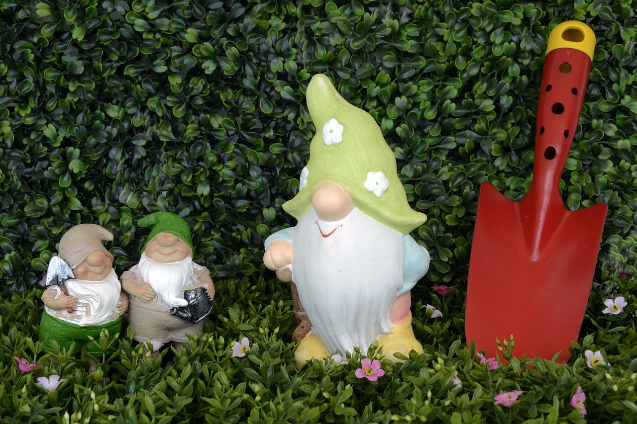 garden gnome dwarf figure free photo