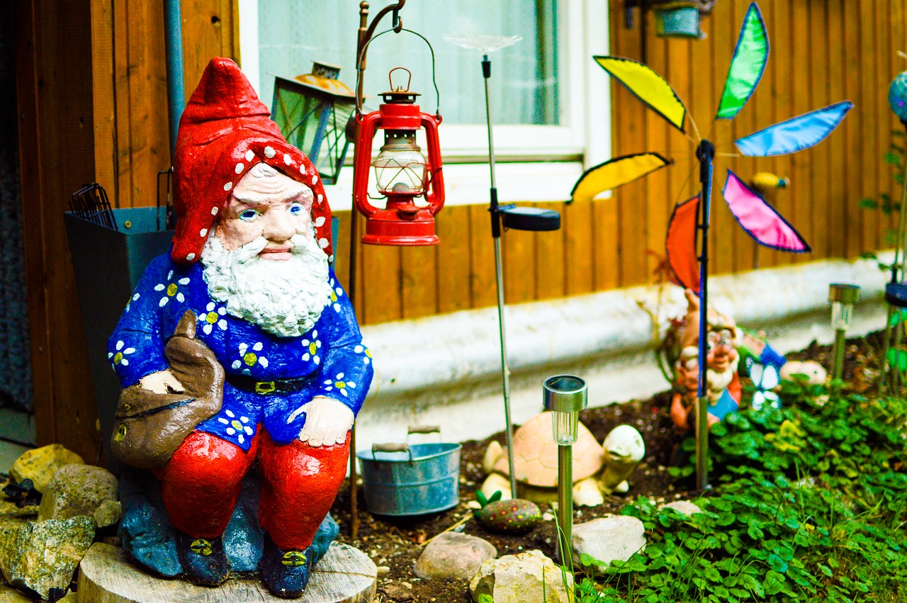 garden gnome dwarf flowers dwarf free photo