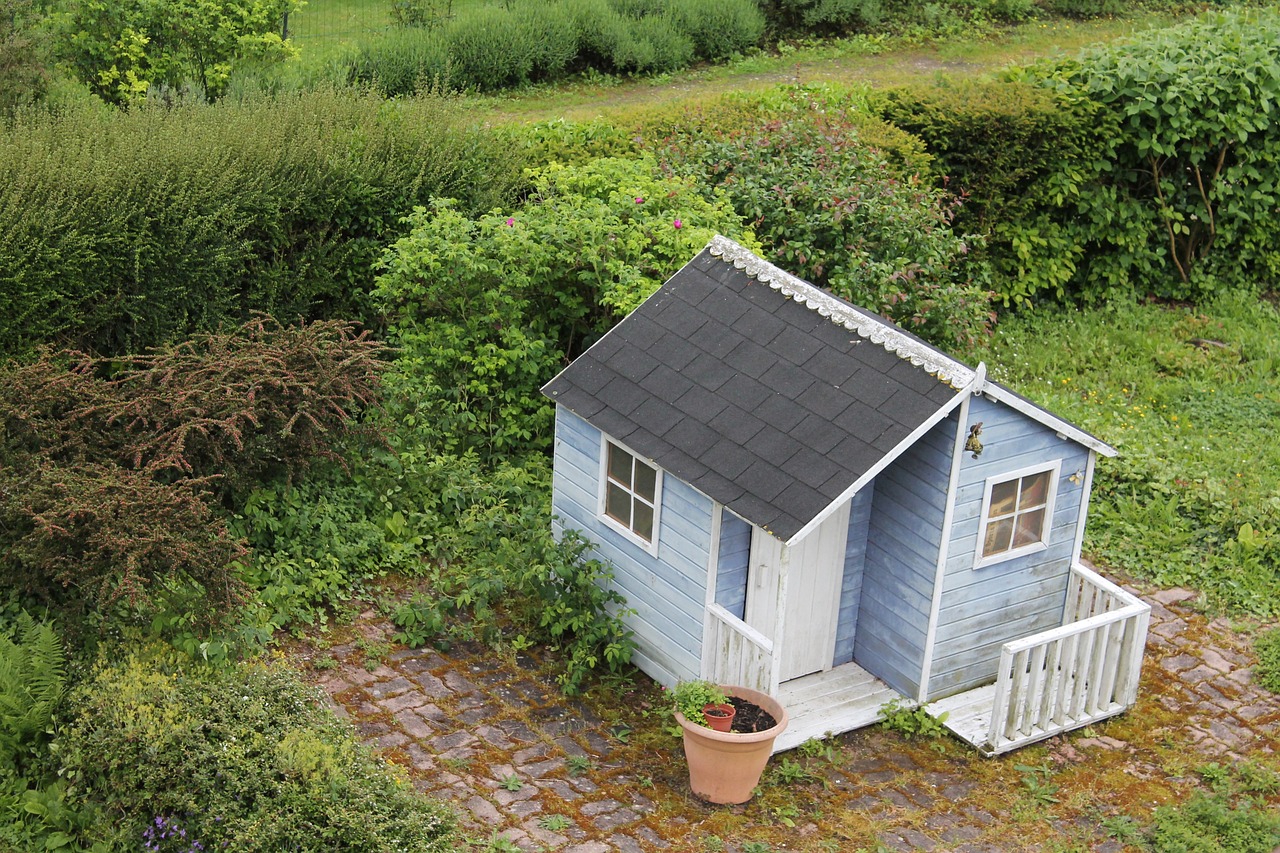 garden hut spring view free photo