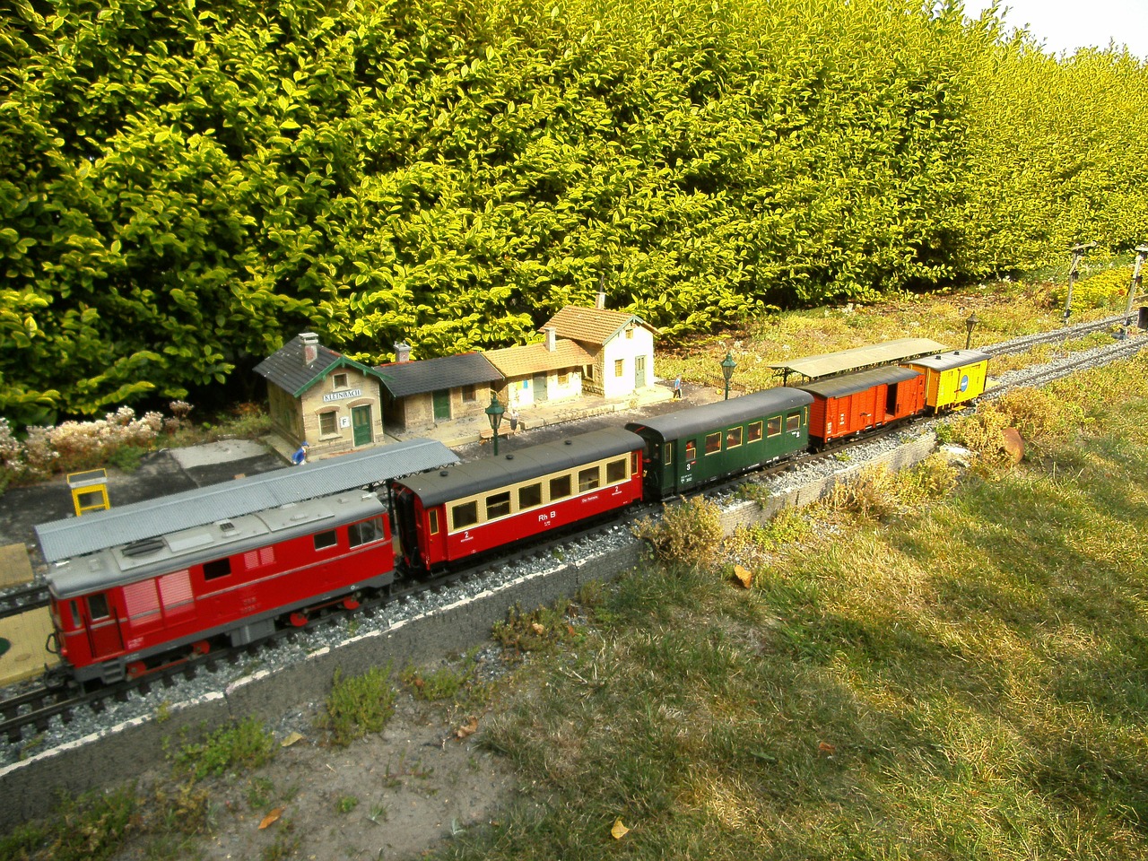 garden railway narrow gauge diesel locomotive free photo