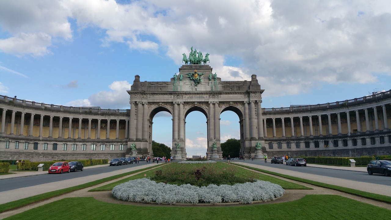 triumphal arch cinquentenaire park architecture free photo