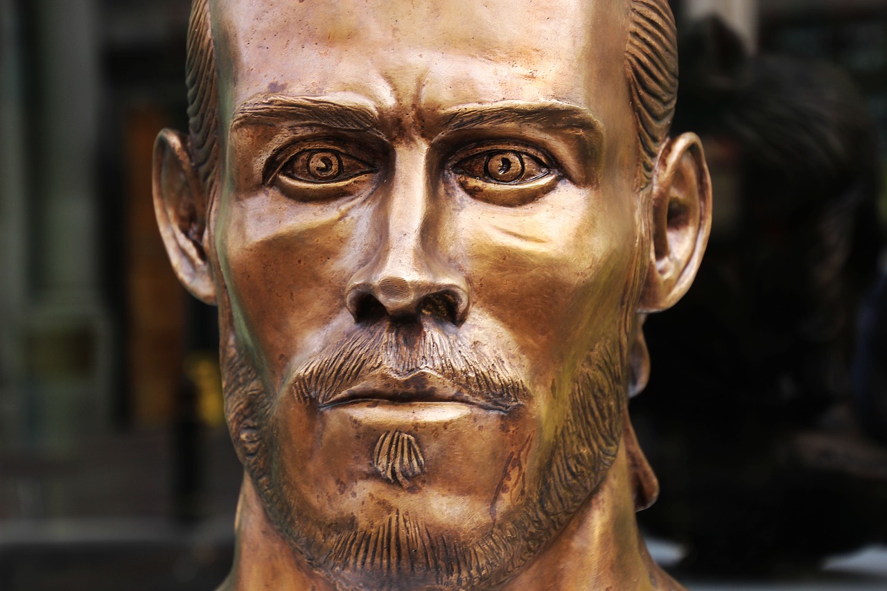 gareth bale footballer bronze free photo