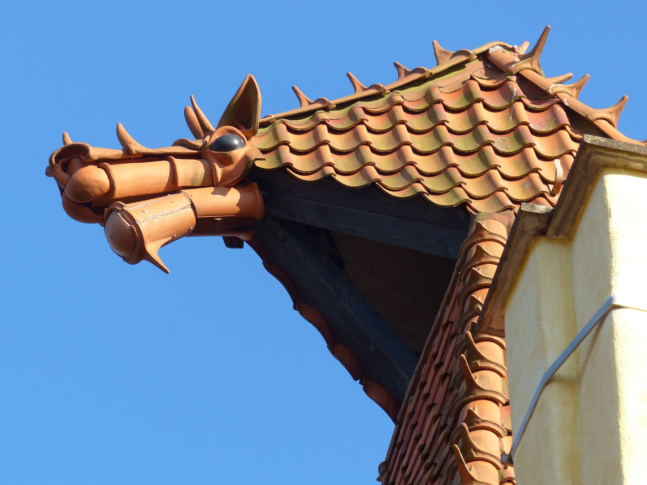 gargoyle dragon roof free photo