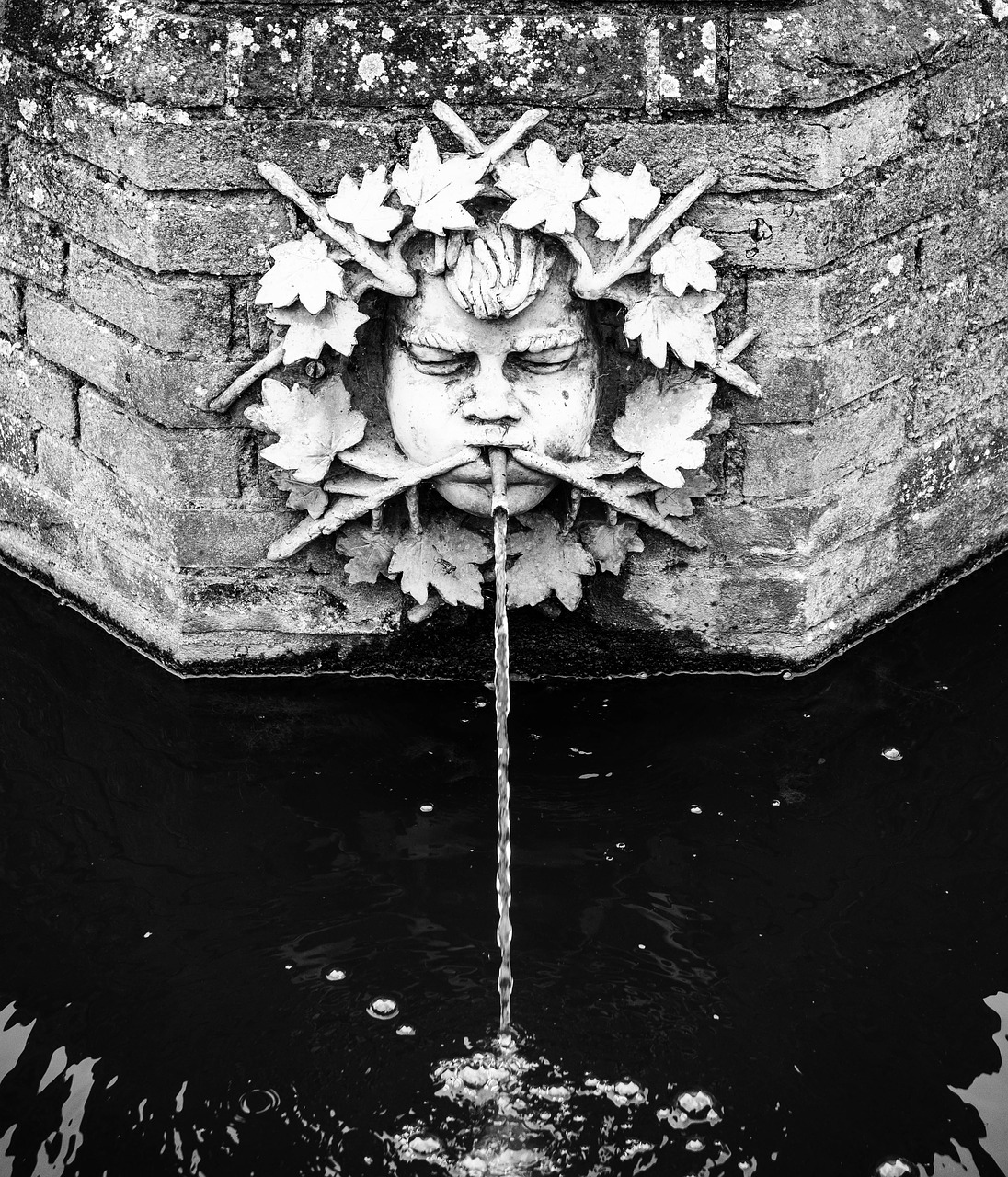 gargoyle cressingtemple blackandwhite free photo