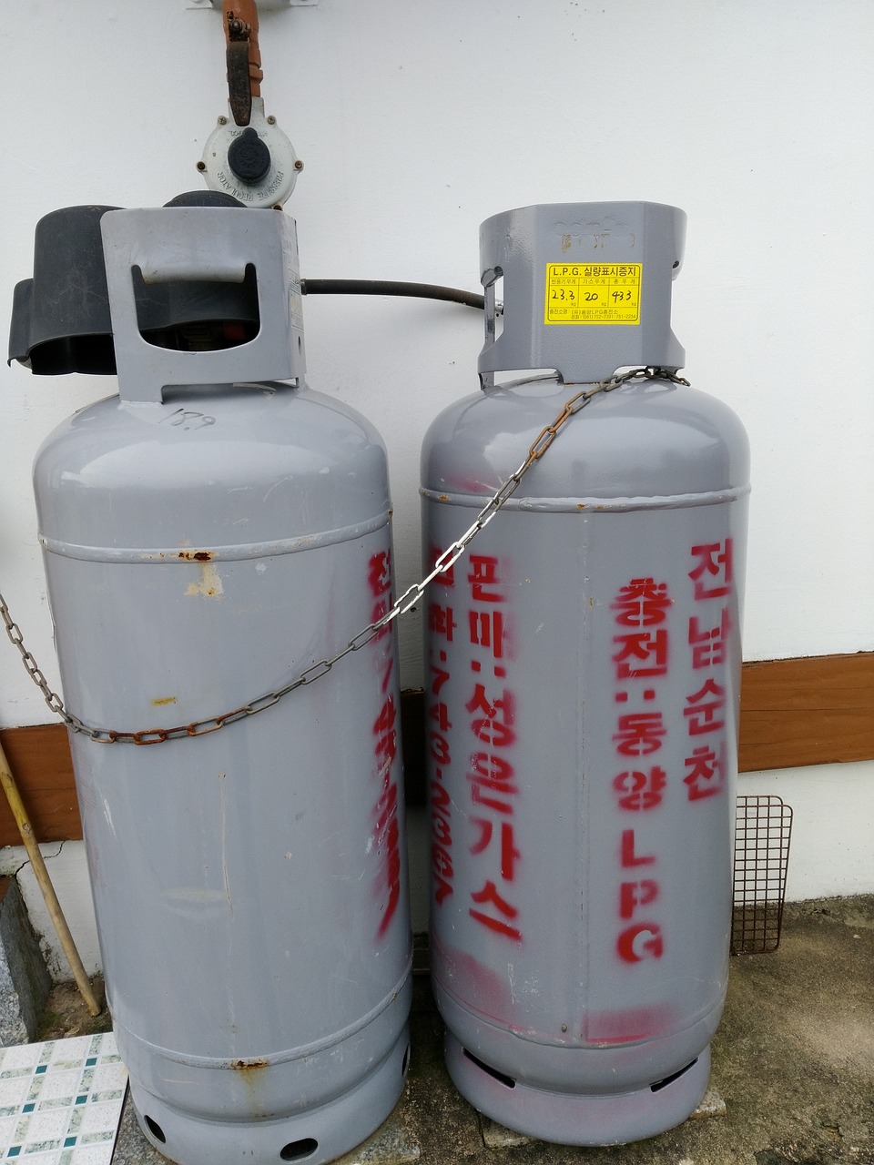 gas cylinder of the countryside pixar bay free photo