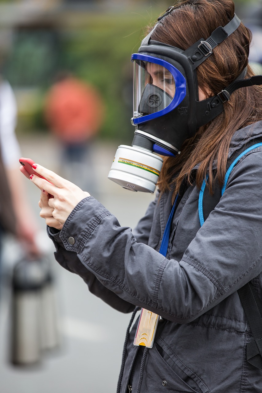 gas mask phone women's free photo