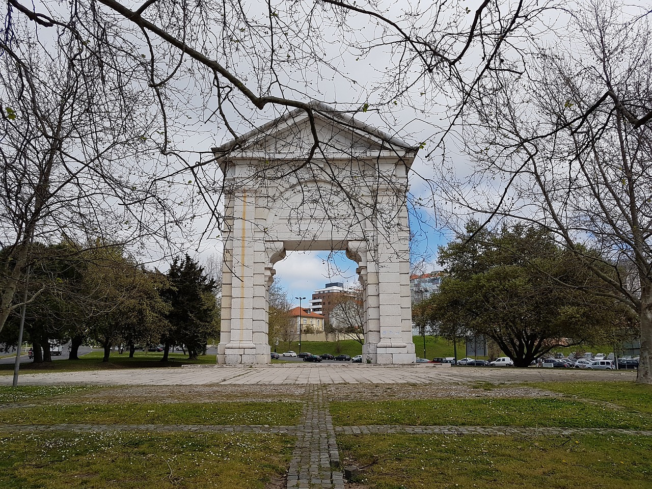 gate portugal monument free photo