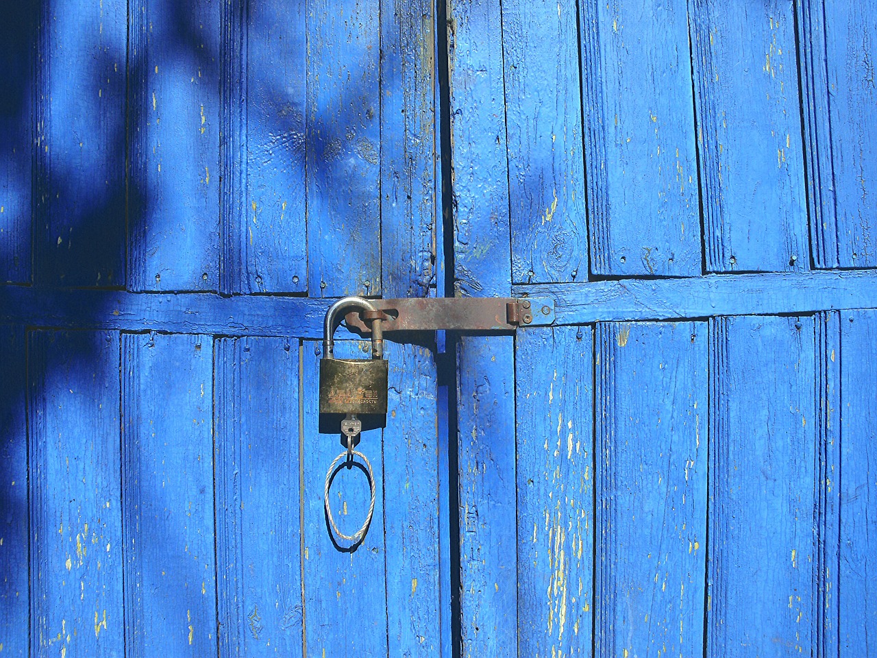 gate lock wood free photo