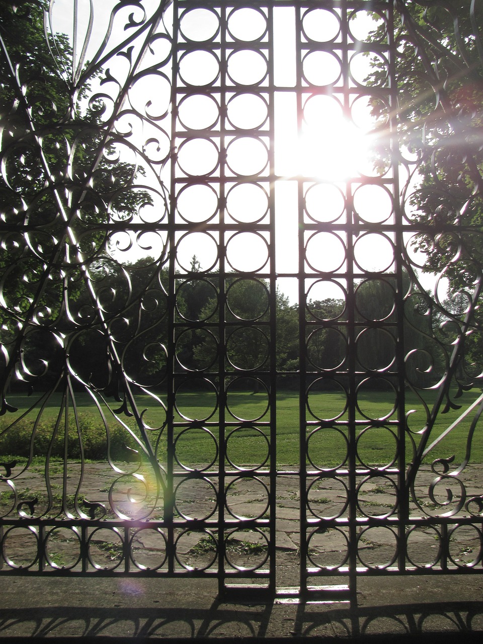 gate locked iron free photo