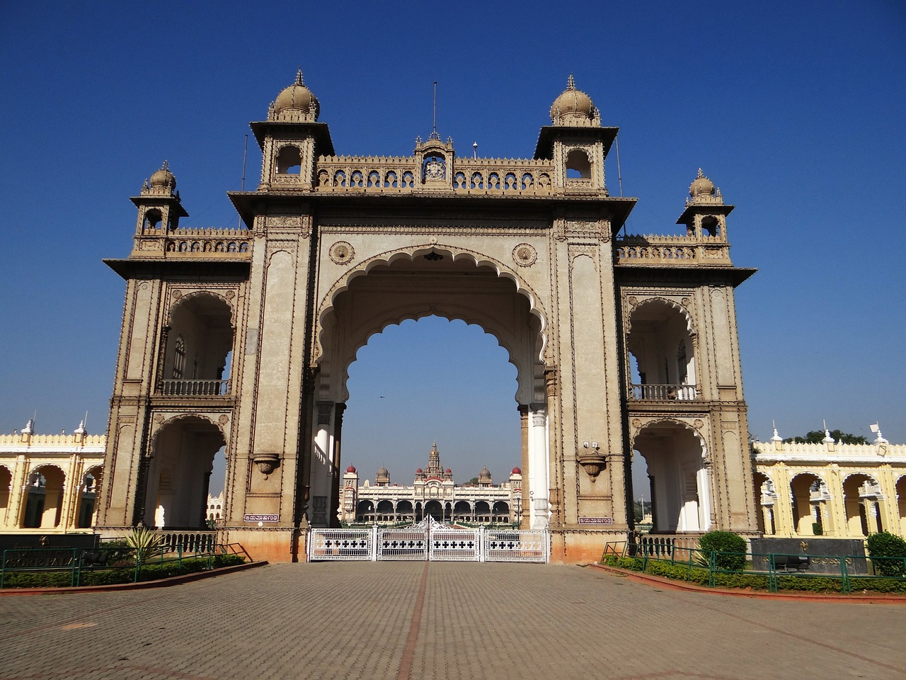gate mysore palace architecture free photo