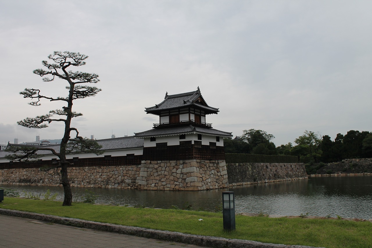 gate house castle tree free photo