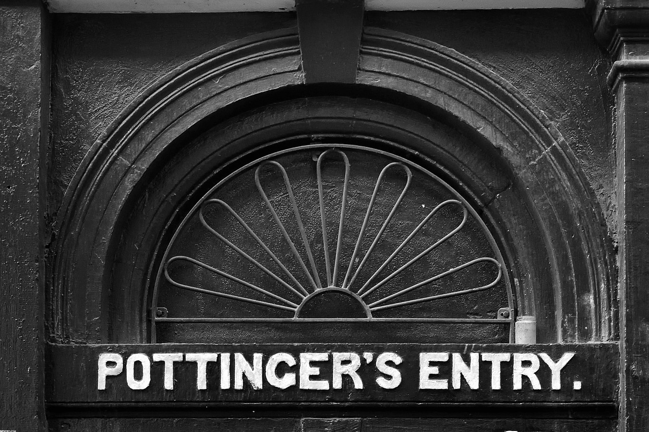 gateway pottinger's entry belfast free photo
