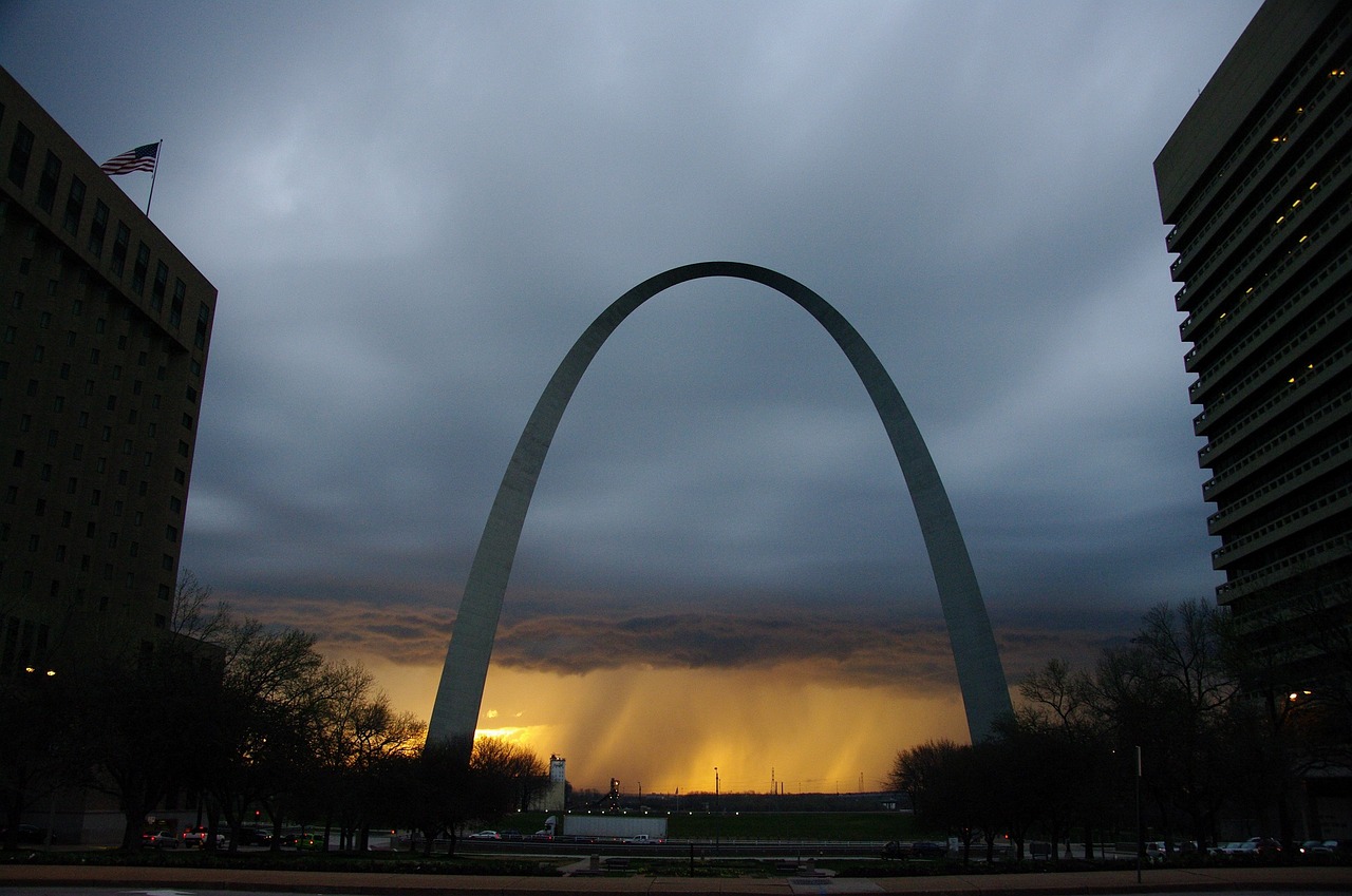 gateway arch gateway to the west clouds free photo