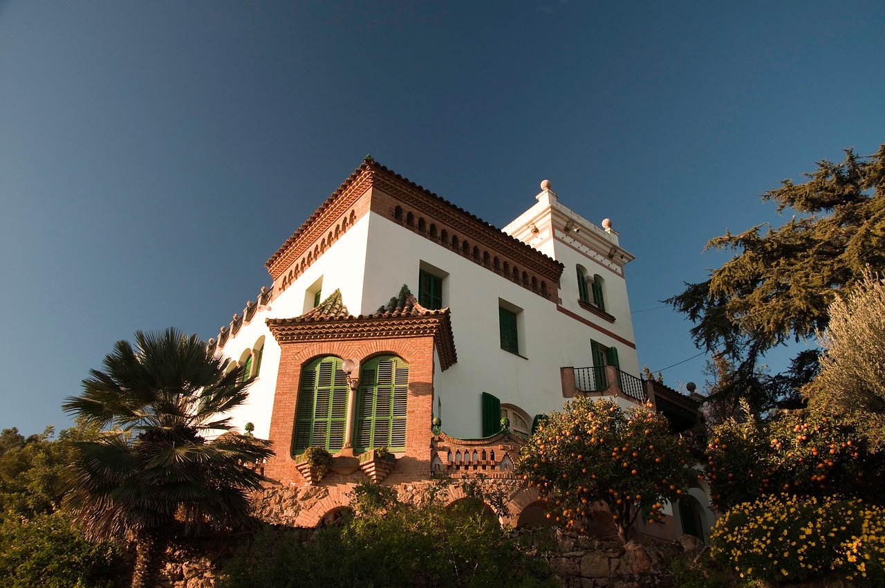 gaudi house sunny free photo