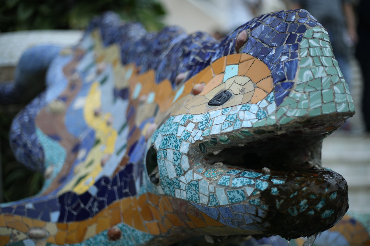 gaudí lizard trencadís free photo