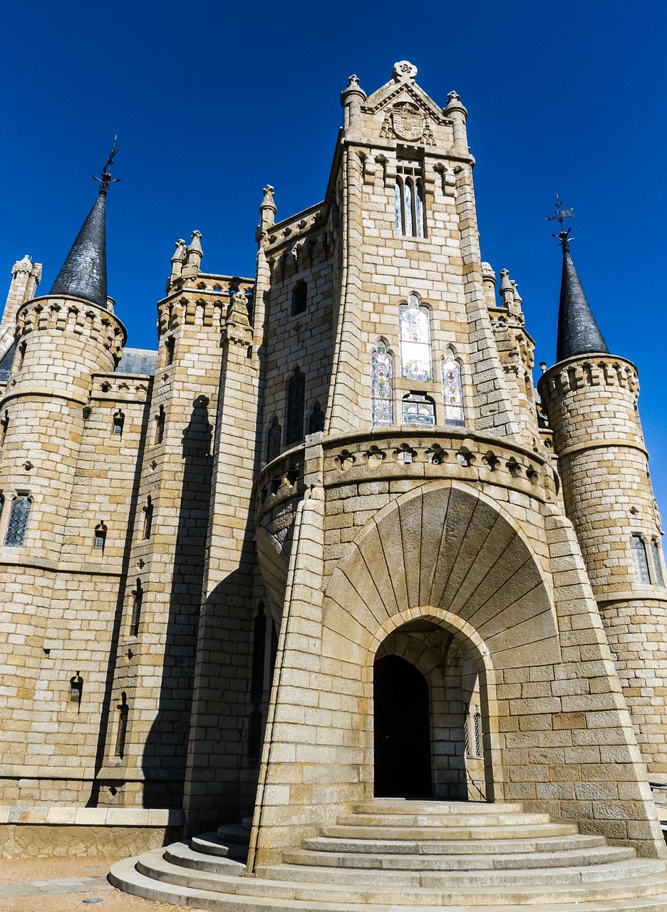 gaudí astorga castle free photo