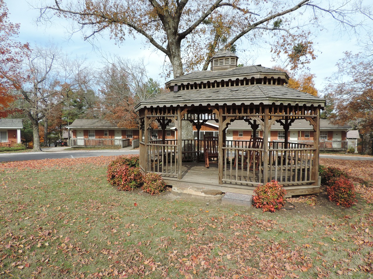 gazebo autumn outdoor free photo