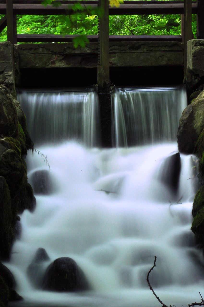 waterfall long exposition free photo