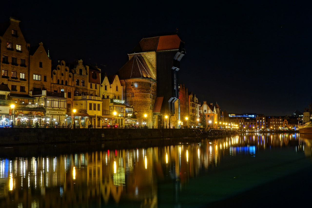 gdańsk night crane free photo