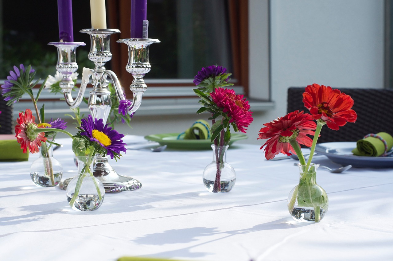 gedeckter table flowers table free photo