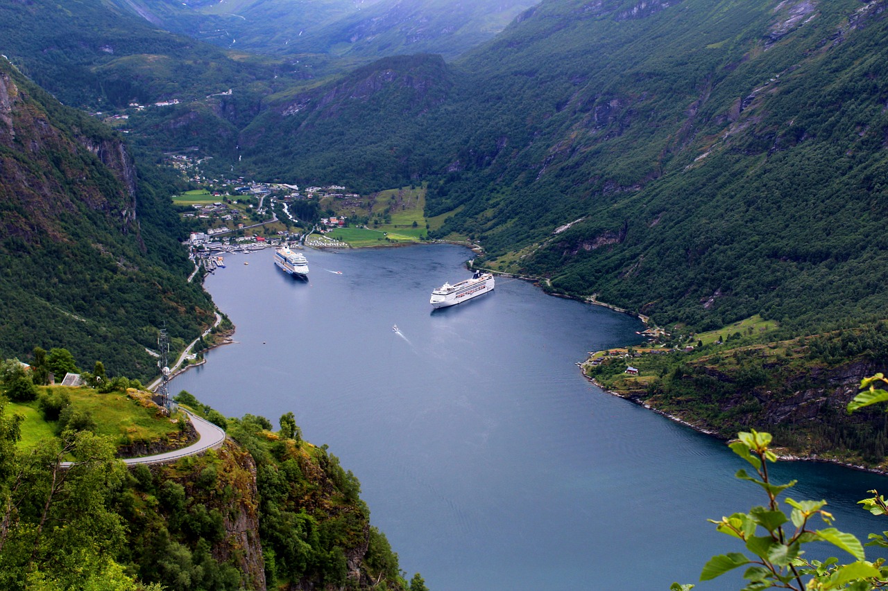 geiranger norwegian fjord panoramic free photo