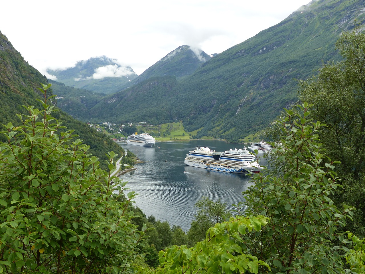 geirangerfjord is norway fjords free photo