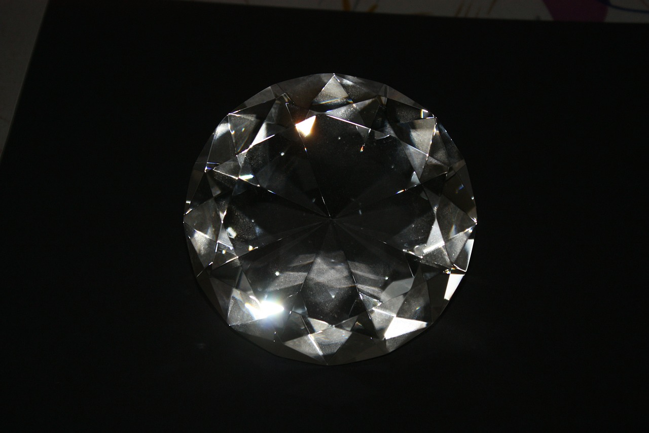 gem diamond refraction free photo