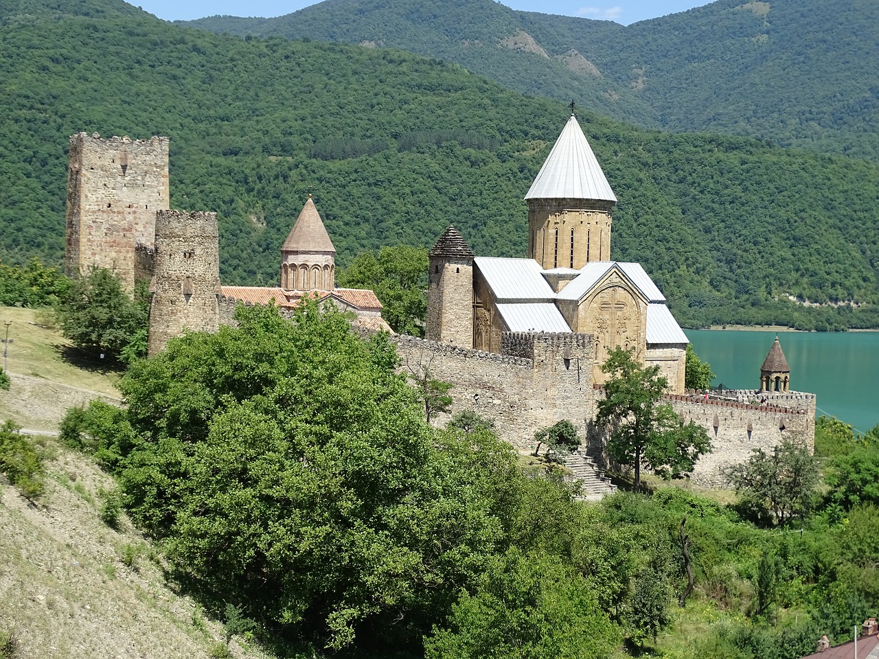 georgia fortress ananuri free photo