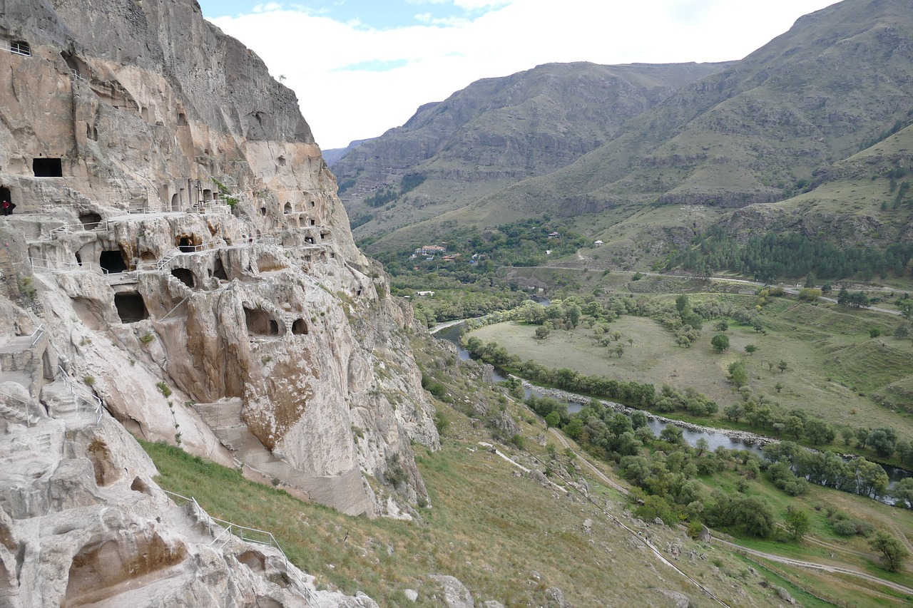 georgia  vardzia  cave city free photo