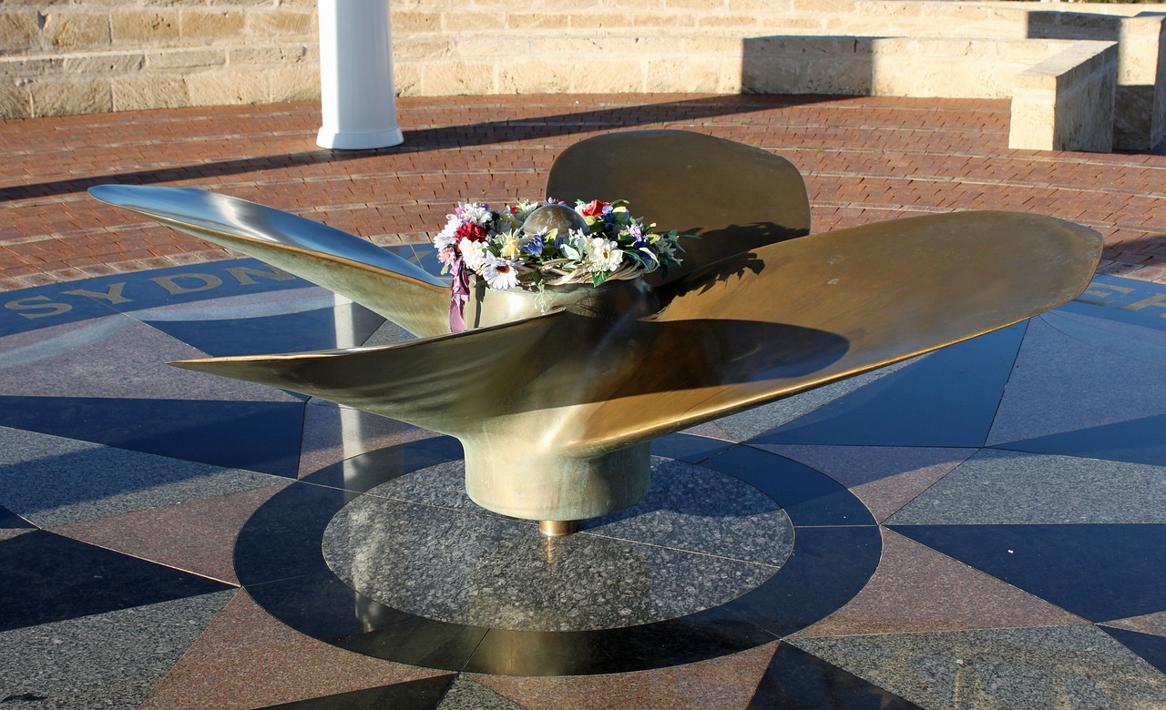 geraldton memorial propeller free photo