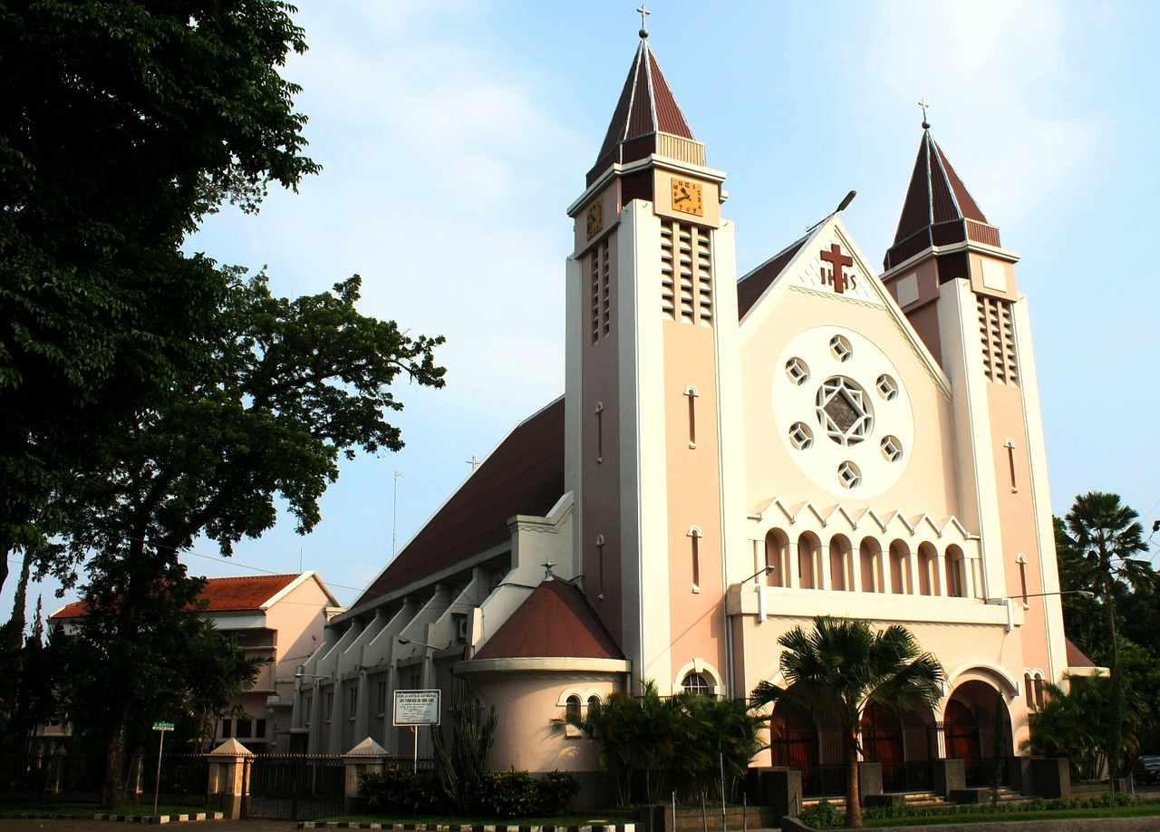 gereja ijen katholik malang free photo