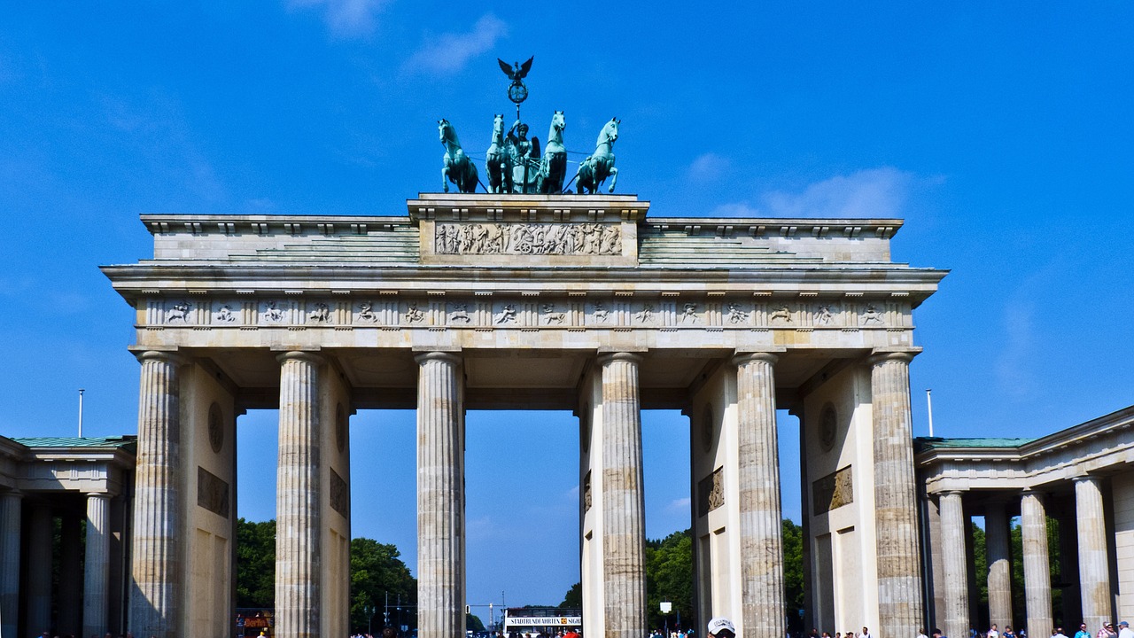 brandenburg gate berlin summer free photo