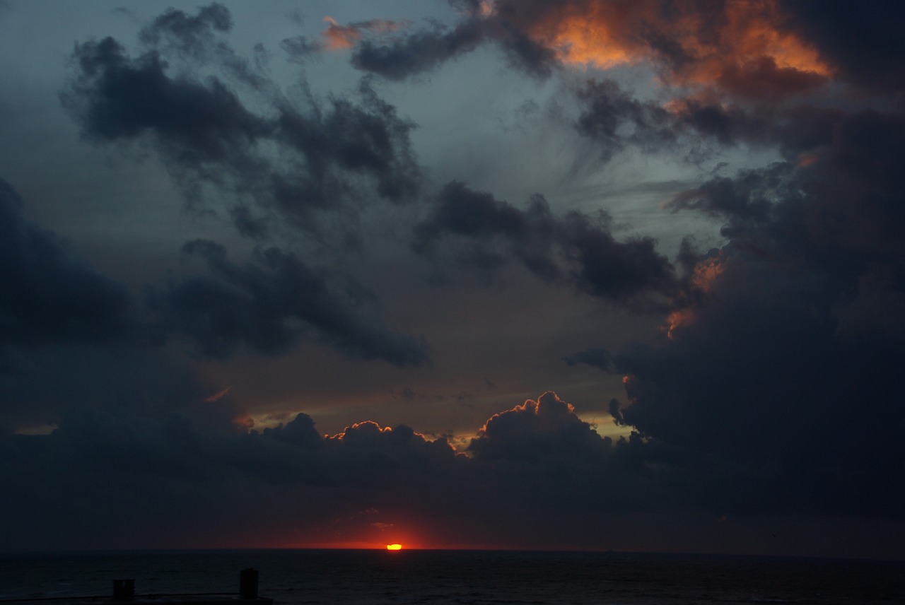 gewitterstimmung dark clouds storm free photo