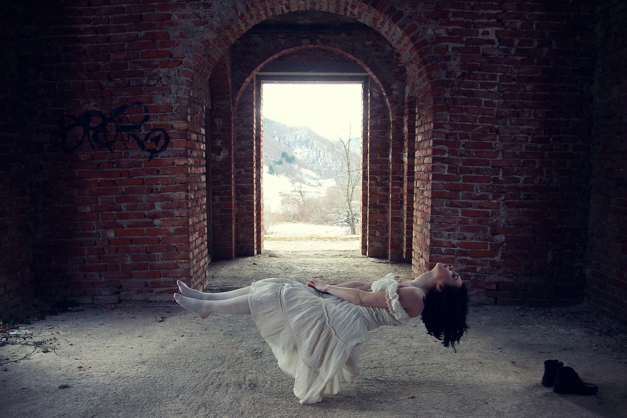 ghost bride levitating free photo