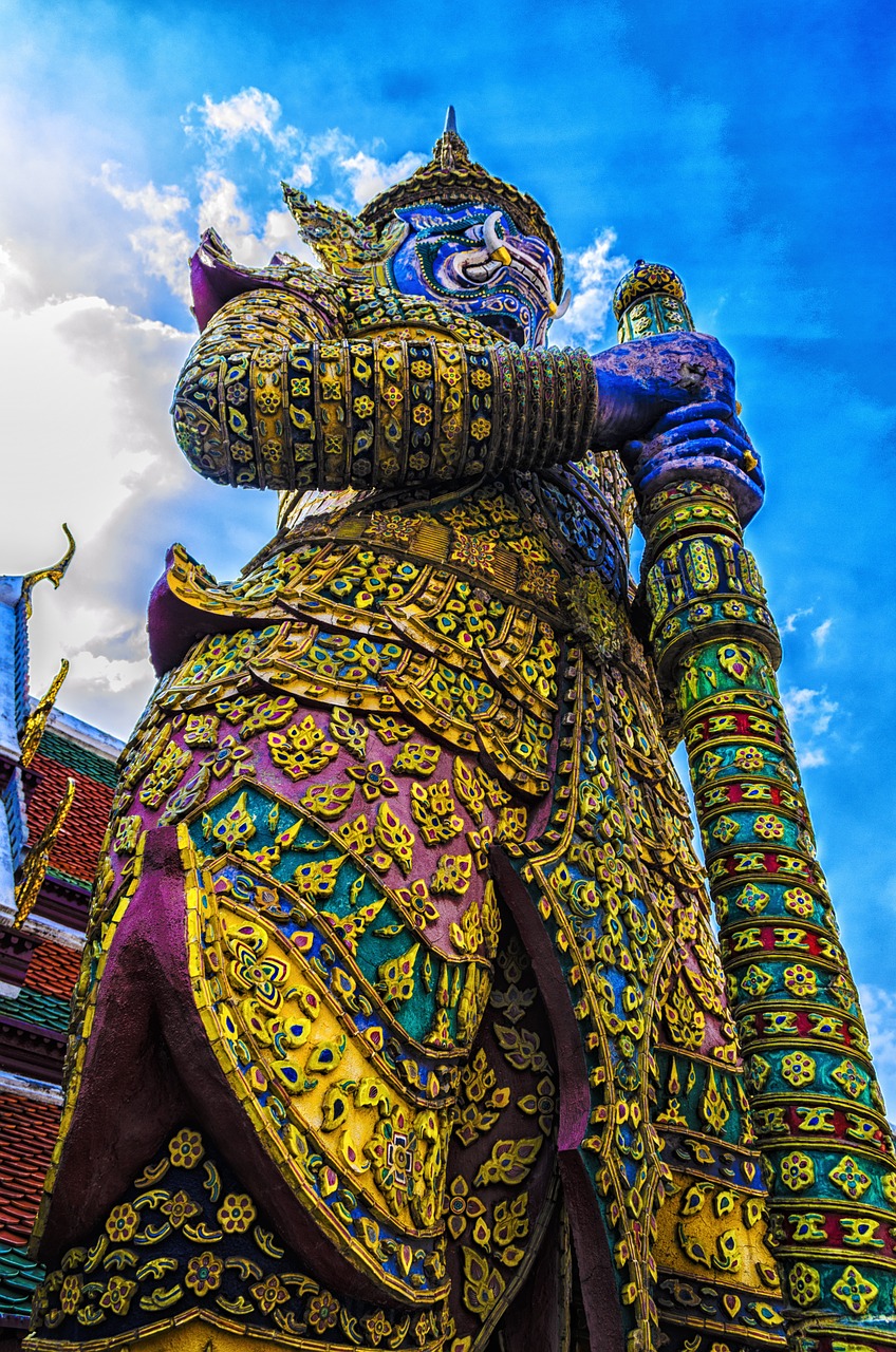 giant statue wat arun free photo