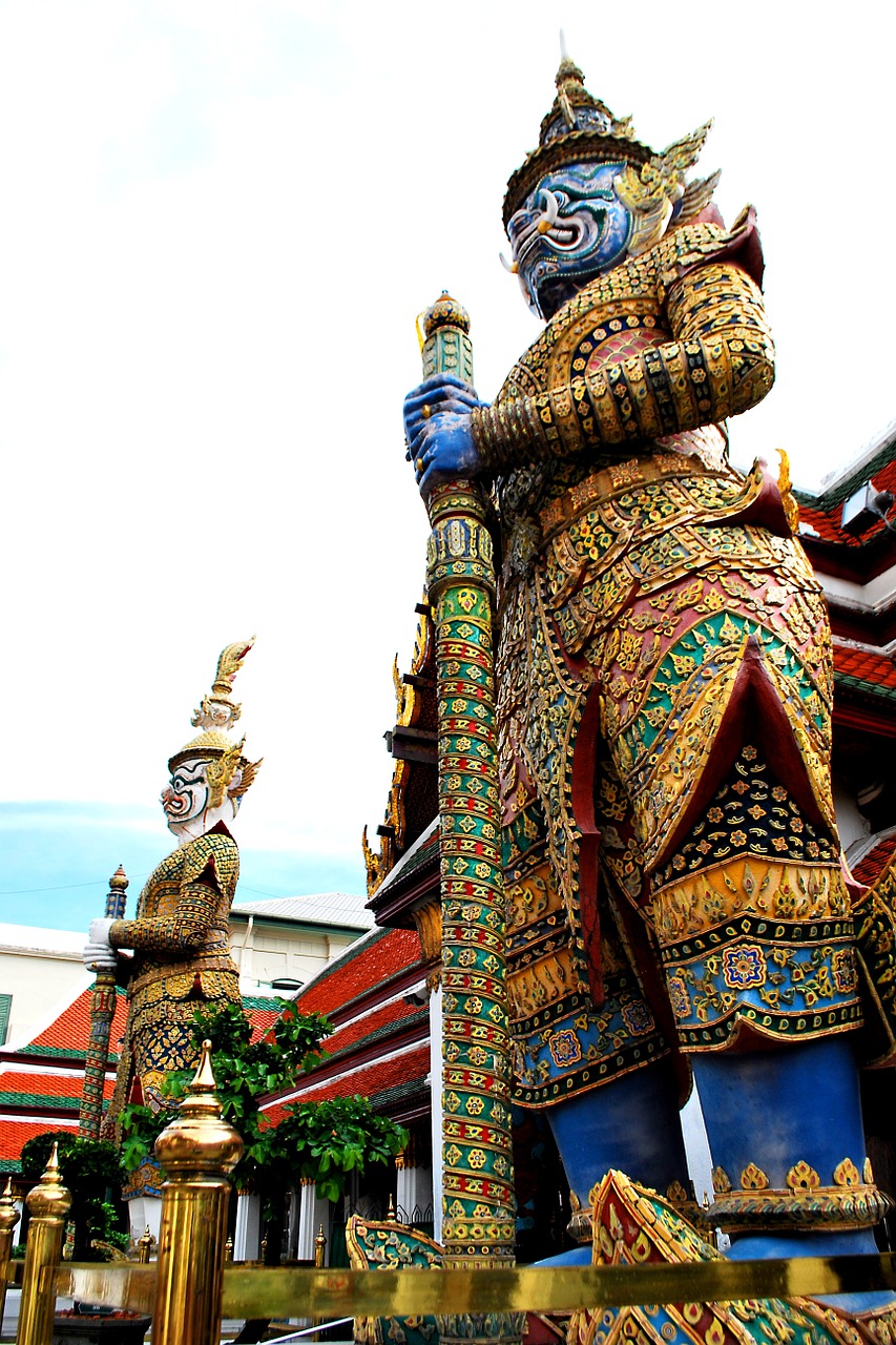 giant temple of the emerald buddha statue free photo