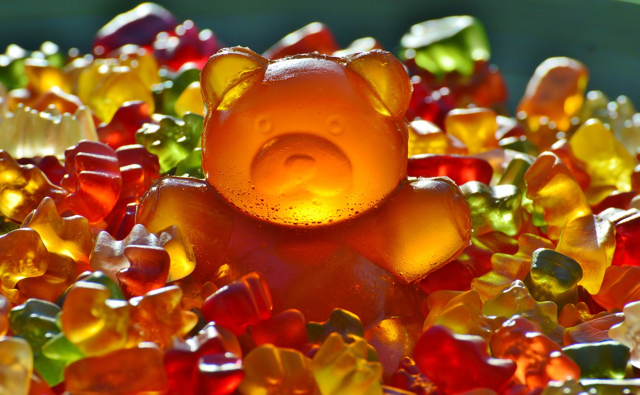 giant rubber bear gummibär gummibärchen free photo