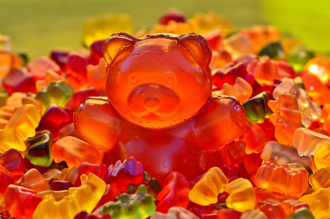 giant rubber bear gummibärchen colorful free photo