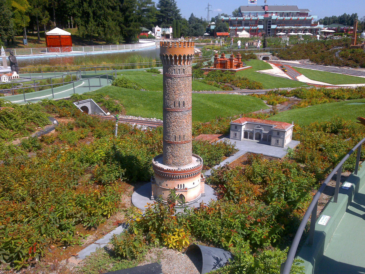 garden tower miniland free photo