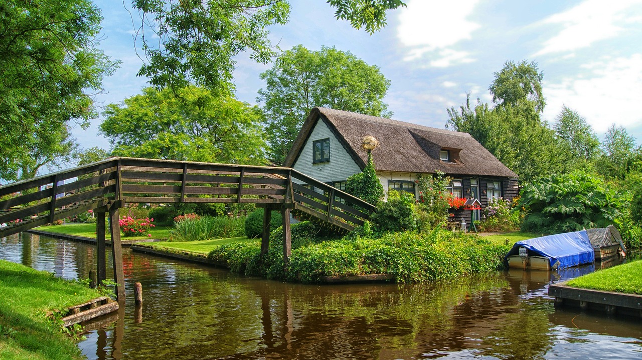 Giethoorn,farm,bridge,boating,tourist - free image from needpix.com